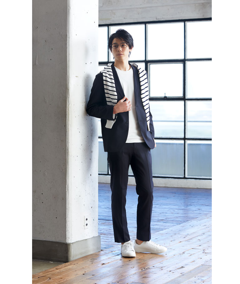 Spring Styling 1 濃紺 白コーデにメガネを合わせて Coolにアップデート Features News Optique Paris Miki Opt Label Opt Gout